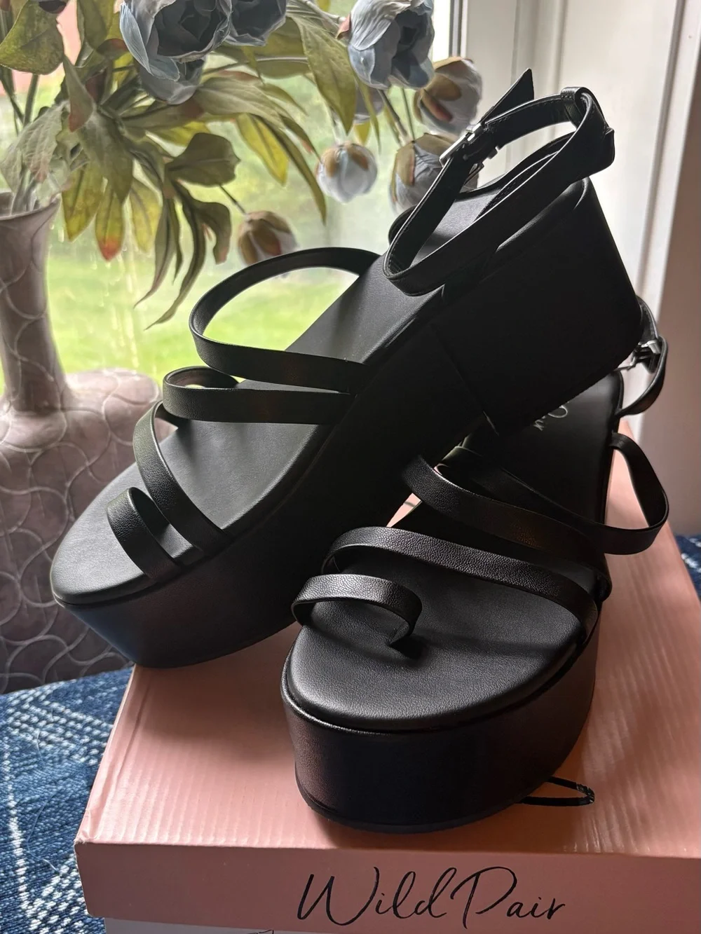NIB Wild Pair Dottye Platform Sandal, Black, Size 10